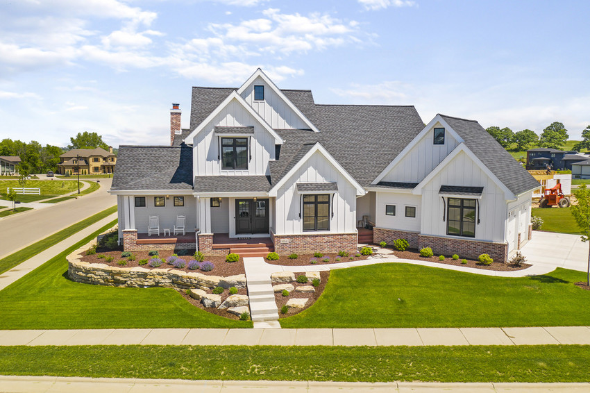 Modern Farmhouse Arctic White James Hardie Siding
